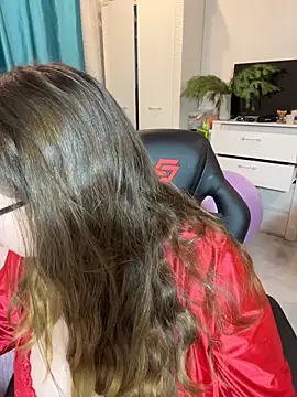 DienkaGreen online show from 12-18-25, 04:39