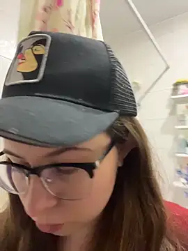 Snapshot of DienkaGreen chatting on 02-01-26, 02:04 DienkaGreen online show from 02-01-26, 02:04