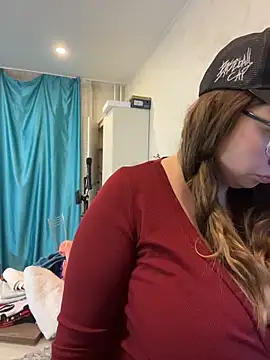 Snapshot of DienkaGreen chatting on 02-04-26, 11:00 DienkaGreen online show from 02-04-26, 11:00