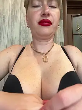 Snapshot of Kittenforyou chatting on 06-18-26, 12:32 Kittenforyou online show from 06-18-26, 12:32