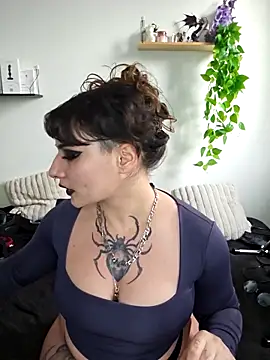 Moxxxie online show from 10-18-25, 03:03