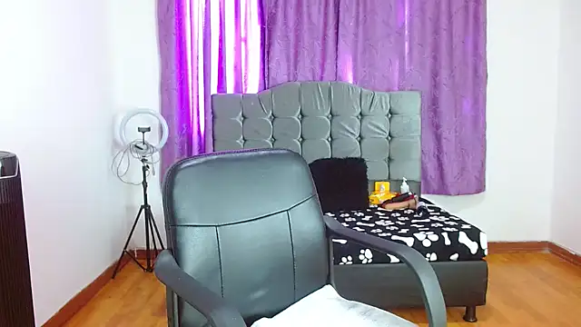 Snapshot of ariana-lopez chatting on 03-20-25, 04:42 ariana-lopez online show from 03-20-25, 04:42