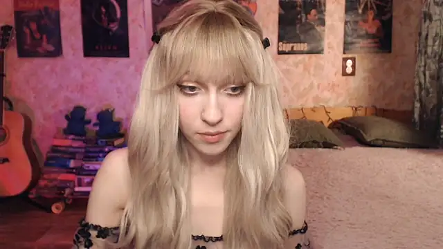 Snapshot of Friendly_Ellie chatting on 02-04-25, 12:11 Friendly Ellie online show from 02-04-25, 12:11