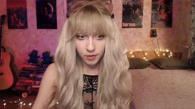 Snapshot of Friendly_Ellie chatting on 01-30-25, 12:06 Friendly Ellie online show from 01-30-25, 12:06