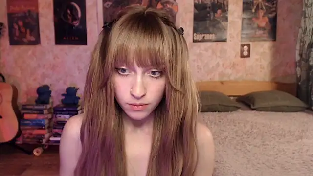 Snapshot of Friendly_Ellie chatting on 06-15-26, 02:28 Friendly Ellie online show from 06-15-26, 02:28