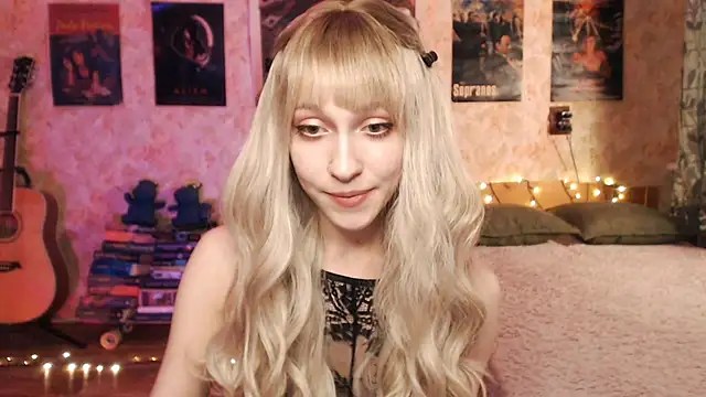 Snapshot of Friendly_Ellie chatting on 01-09-25, 03:15 Friendly Ellie online show from 01-09-25, 03:15