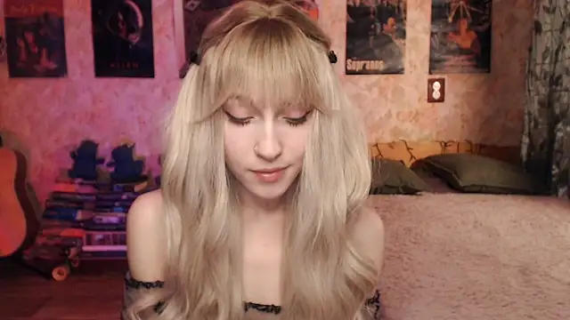 Snapshot of Friendly_Ellie chatting on 02-12-25, 12:12 Friendly Ellie online show from 02-12-25, 12:12