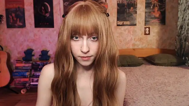 Snapshot of Friendly_Ellie chatting on 10-06-25, 01:12 Friendly Ellie online show from 10-06-25, 01:12