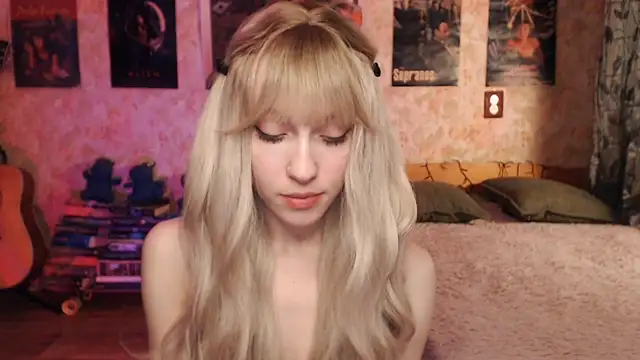 Snapshot of Friendly_Ellie chatting on 02-14-25, 12:14 Friendly Ellie online show from 02-14-25, 12:14