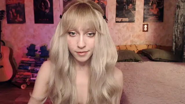 Snapshot of Friendly_Ellie chatting on 02-05-25, 12:17 Friendly Ellie online show from 02-05-25, 12:17