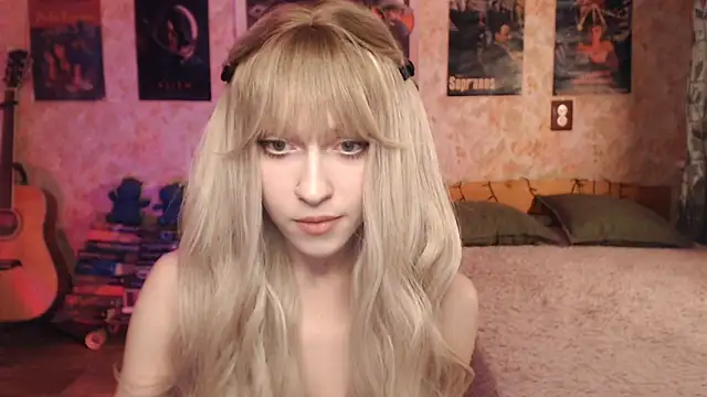 Snapshot of Friendly_Ellie chatting on 03-09-25, 12:21 Friendly Ellie online show from 03-09-25, 12:21
