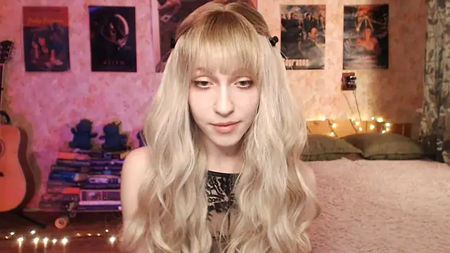 Snapshot of Friendly_Ellie chatting on 01-09-25, 12:14 Friendly Ellie online show from 01-09-25, 12:14