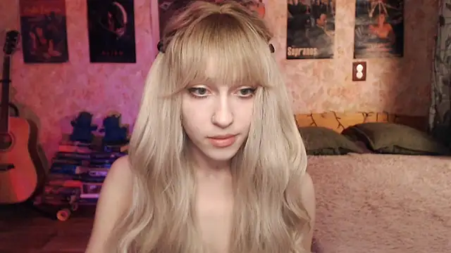 Snapshot of Friendly_Ellie chatting on 02-22-25, 12:16 Friendly Ellie online show from 02-22-25, 12:16