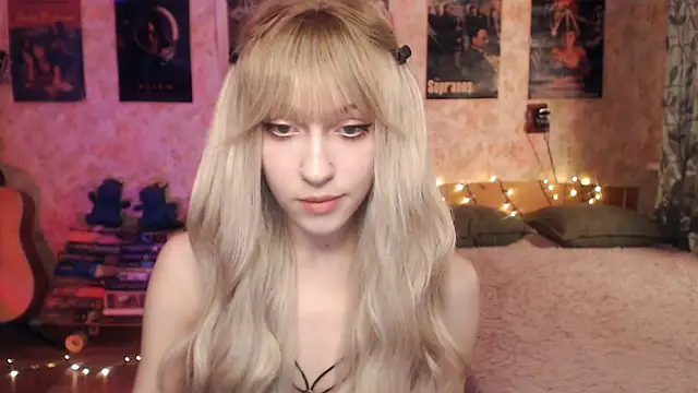 Snapshot of Friendly_Ellie chatting on 01-27-25, 12:12 Friendly Ellie online show from 01-27-25, 12:12