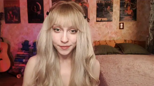 Snapshot of Friendly_Ellie chatting on 03-12-25, 02:20 Friendly Ellie online show from 03-12-25, 02:20