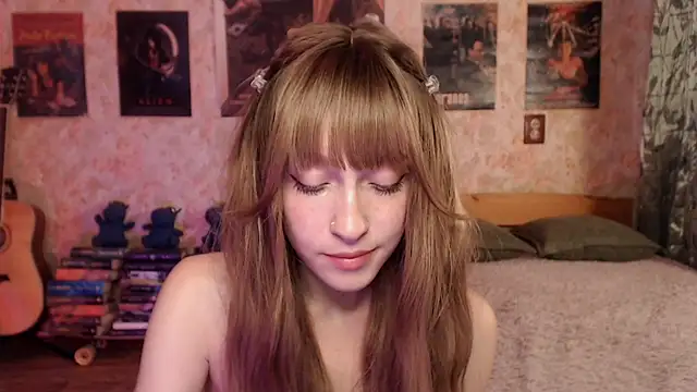 Snapshot of Friendly_Ellie chatting on 07-11-26, 12:49 Friendly Ellie online show from 07-11-26, 12:49