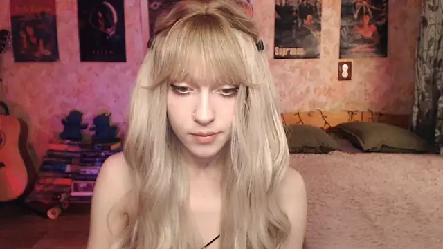 Snapshot of Friendly_Ellie chatting on 02-17-25, 11:11 Friendly Ellie online show from 02-17-25, 11:11