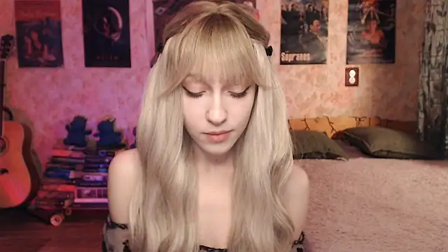 Snapshot of Friendly_Ellie chatting on 02-03-25, 11:15 Friendly Ellie online show from 02-03-25, 11:15