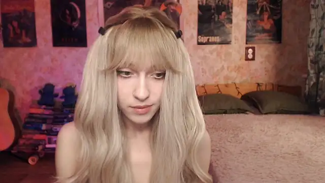 Snapshot of Friendly_Ellie chatting on 03-21-25, 12:18 Friendly Ellie online show from 03-21-25, 12:18