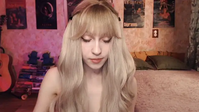 Snapshot of Friendly_Ellie chatting on 03-02-25, 12:20 Friendly Ellie online show from 03-02-25, 12:20
