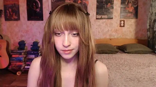 Snapshot of Friendly_Ellie chatting on 06-06-26, 01:33 Friendly Ellie online show from 06-06-26, 01:33