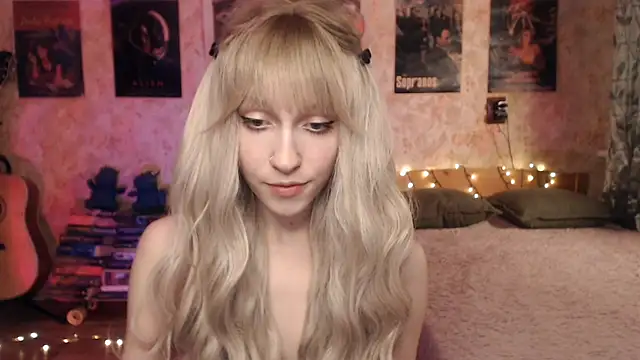 Snapshot of Friendly_Ellie chatting on 01-22-25, 12:06 Friendly Ellie online show from 01-22-25, 12:06