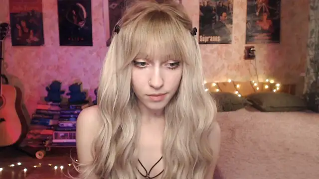 Snapshot of Friendly_Ellie chatting on 01-23-25, 12:09 Friendly Ellie online show from 01-23-25, 12:09