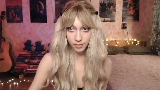 Snapshot of Friendly_Ellie chatting on 01-15-25, 12:15 Friendly Ellie online show from 01-15-25, 12:15