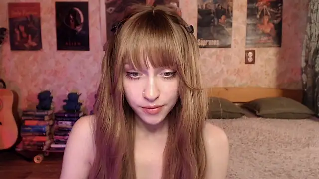 Snapshot of Friendly_Ellie chatting on 06-10-26, 12:34 Friendly Ellie online show from 06-10-26, 12:34