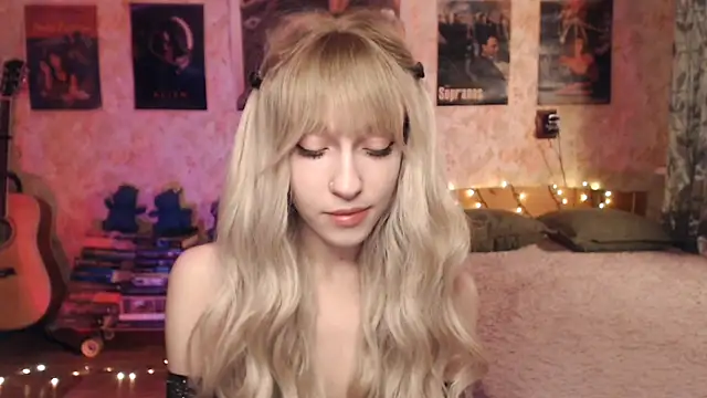 Snapshot of Friendly_Ellie chatting on 01-20-25, 11:10 Friendly Ellie online show from 01-20-25, 11:10