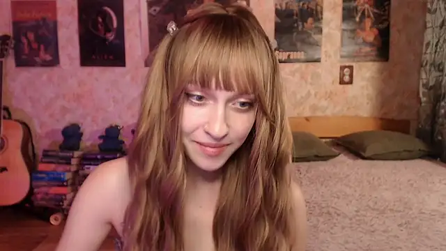Snapshot of Friendly_Ellie chatting on 07-19-26, 02:25 Friendly Ellie online show from 07-19-26, 02:25