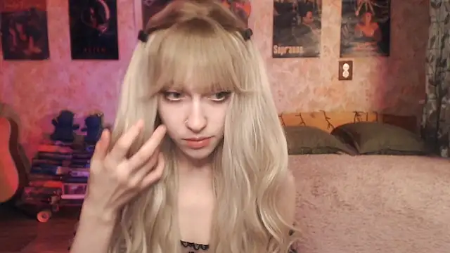 Snapshot of Friendly_Ellie chatting on 03-21-25, 11:12 Friendly Ellie online show from 03-21-25, 11:12