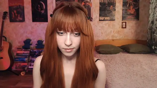 Snapshot of Friendly_Ellie chatting on 09-29-25, 01:17 Friendly Ellie online show from 09-29-25, 01:17