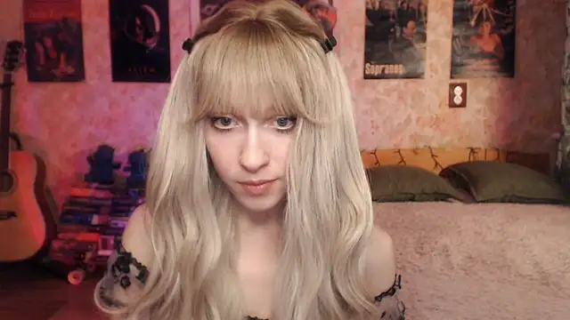 Snapshot of Friendly_Ellie chatting on 03-22-25, 01:19 Friendly Ellie online show from 03-22-25, 01:19