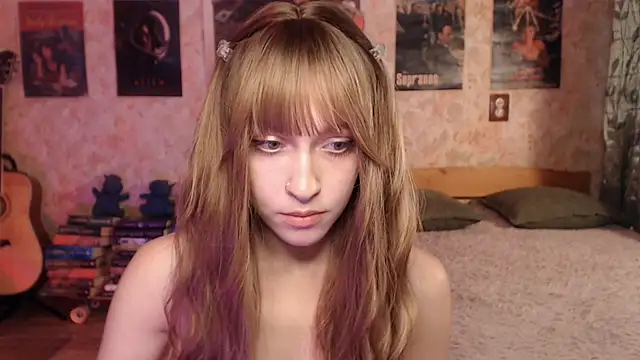 Snapshot of Friendly_Ellie chatting on 07-18-26, 12:19 Friendly Ellie online show from 07-18-26, 12:19