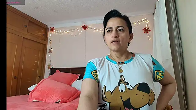 ISABEEL SOFIA01 online show from 05-17-26, 11:49