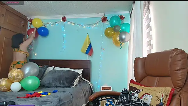 Snapshot of ISABEEL_SOFIA01 chatting on 06-12-26, 08:17 ISABEEL SOFIA01 online show from 06-12-26, 08:17