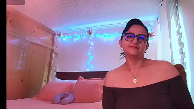 ISABEEL SOFIA01 online show from 05-17-26, 11:43