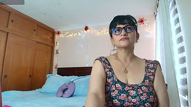 ISABEEL SOFIA01 online show from 05-26-26, 09:24