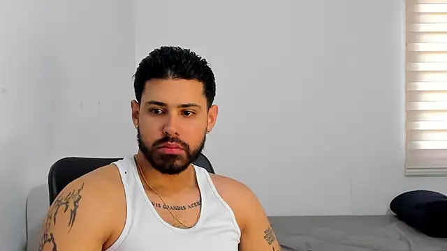 Justyn Torres online show from 10-24-25, 01:54