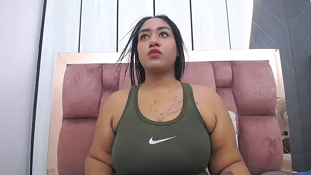 Snapshot of arianna_pearl chatting on 06-19-26, 01:17 arianna pearl online show from 06-19-26, 01:17