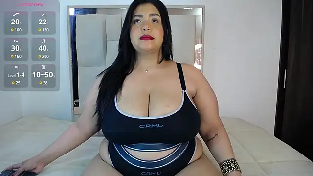 Snapshot of AmandaRousel chatting on 02-22-25, 01:46 AmandaRousel online show from 02-22-25, 01:46