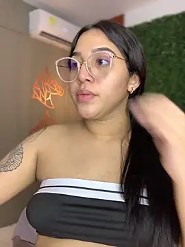 Snapshot of Amandanauty chatting on 01-16-25, 04:38 Amandanauty online show from 01-16-25, 04:38