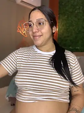 Snapshot of Amandanauty chatting on 02-17-25, 03:33 Amandanauty online show from 02-17-25, 03:33