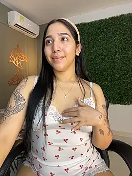 Amandanauty online show from 12-19-25, 08:27