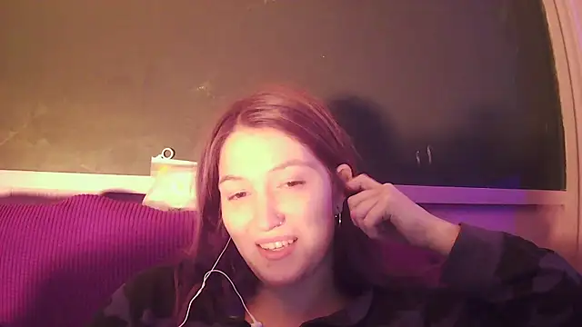 Snapshot of Angelk43 chatting on 12-14-25, 03:57 Angelk43 online show from 12-14-25, 03:57