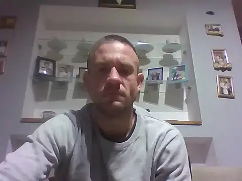 aroj95 online show from 10-04-25, 01:51