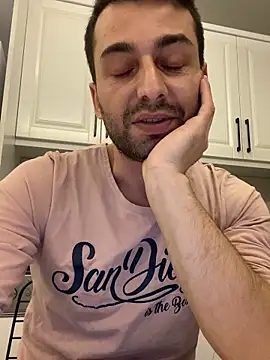 Snapshot of Emre-34 chatting on 12-22-25, 10:32 Emre-34 online show from 12-22-25, 10:32