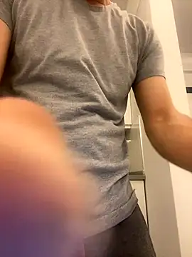 Snapshot of Emre-34 chatting on 11-20-25, 06:52 Emre-34 online show from 11-20-25, 06:52