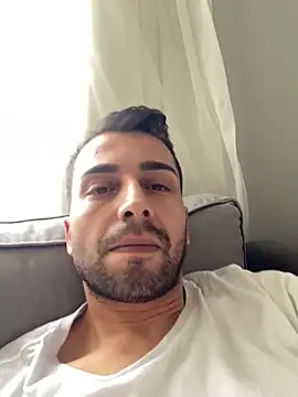 Snapshot of Emre-34 chatting on 11-10-25, 10:09 Emre-34 online show from 11-10-25, 10:09